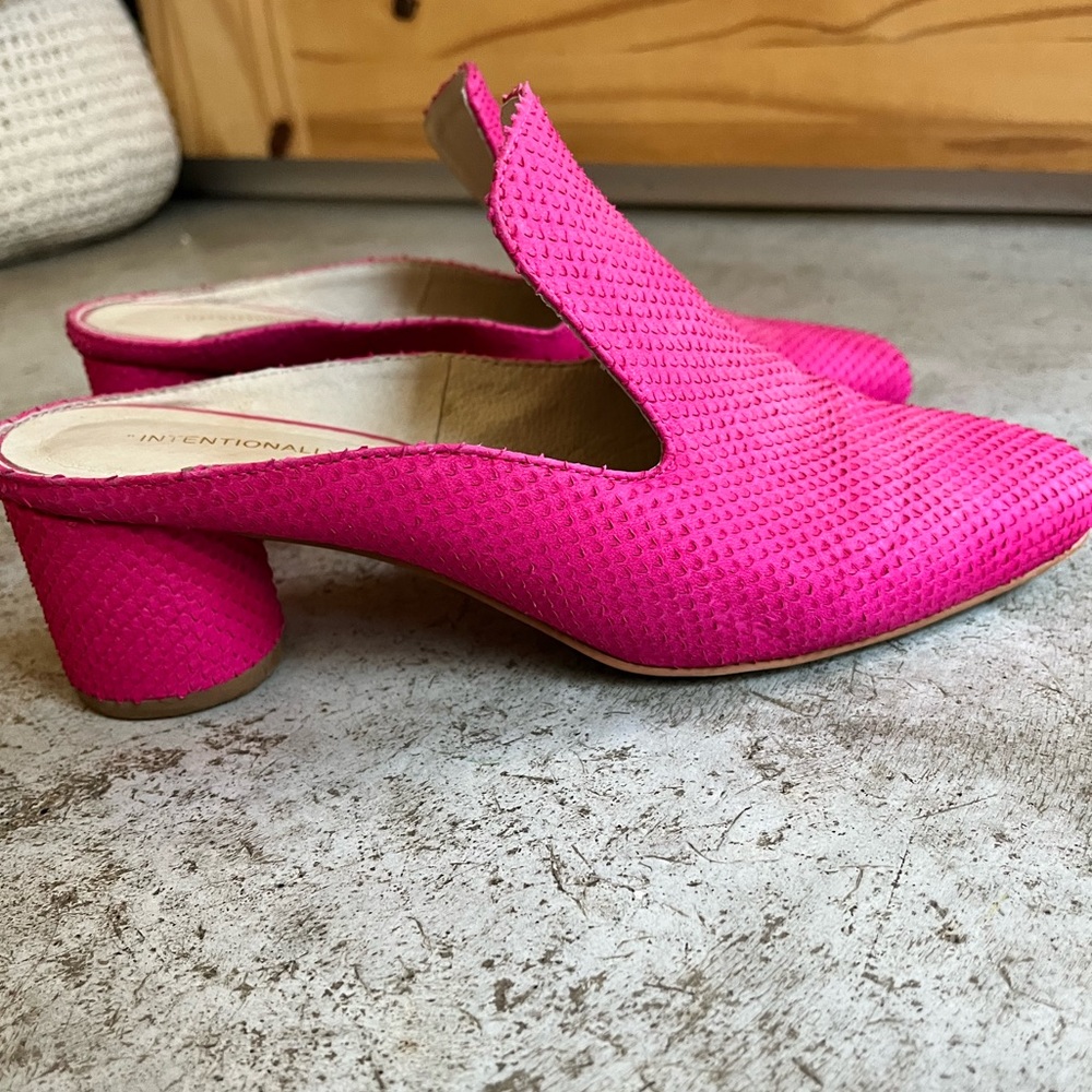 Intentionally Blank Clogs